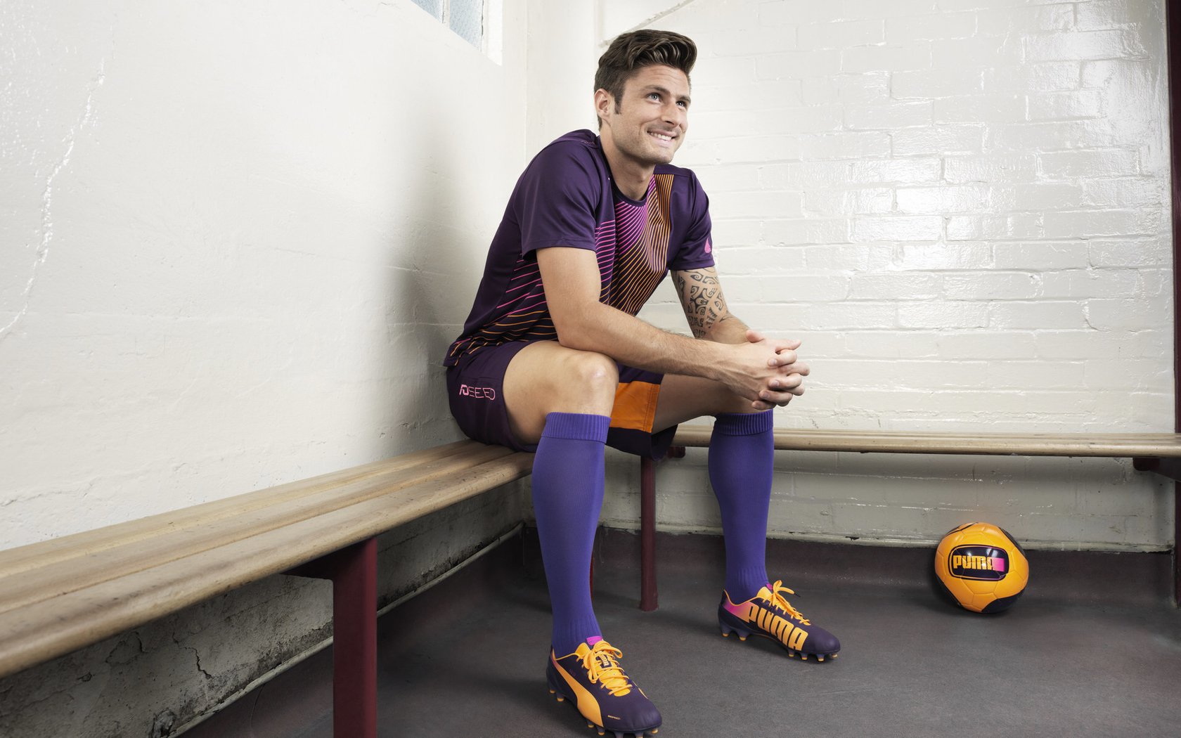 意甲前线对决，比分2-2，明星前锋各贡献一球，场均运球成功率85%，意甲本轮对阵